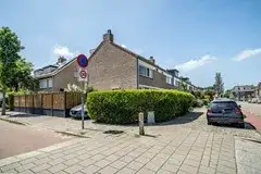 Corner house for sale: President Kennedylaan 20, Bloemenbuurt Oegstgeest