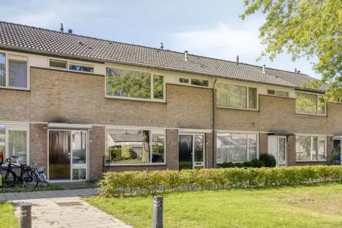 Tussenwoning te koop: Prins Bernhardlaan 175, Naastenbest Best