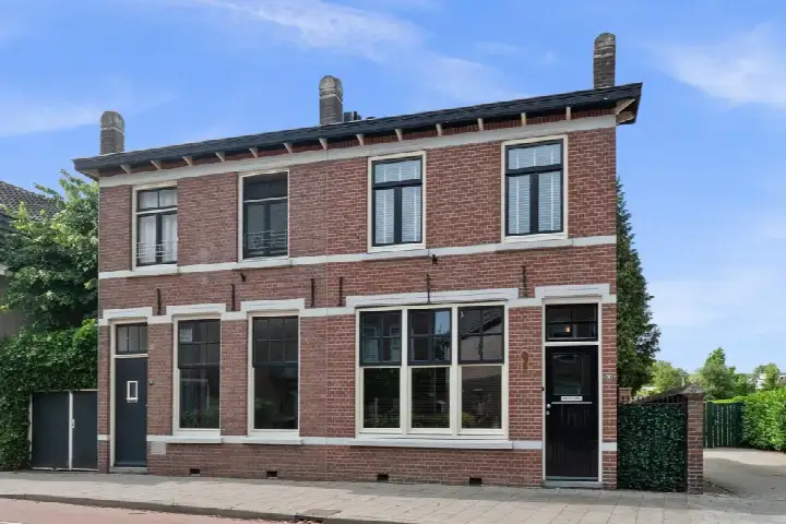 Twee-onder-één-kap te koop: Prins Bernhardlaan 19, Centrum Vught