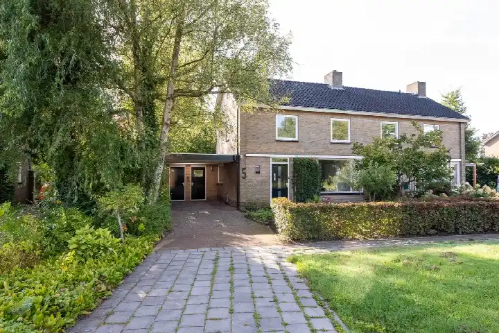 Semi-detached for sale: Prins Bernhardlaan 5, Paterswolde Paterswolde