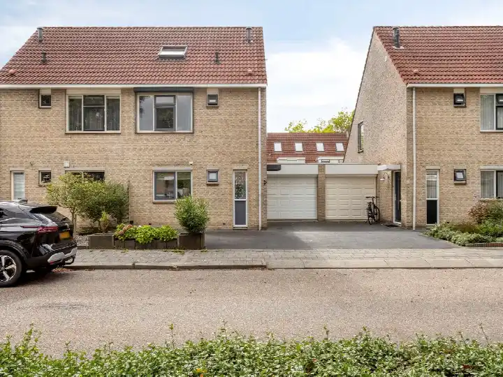 Tussenwoning te koop: Prins Bernhardlaan 68, Middelharnis prinsenkwartier Middelharnis