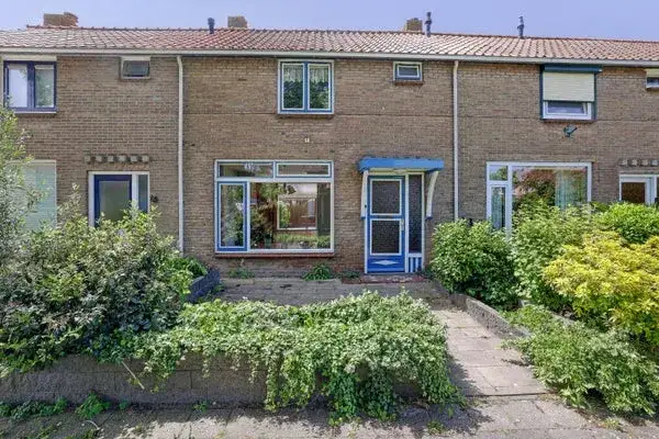 Tussenwoning te koop: Prins Bernhardstraat 20, Stellendam west Stellendam