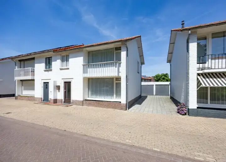 Twee-onder-één-kap te koop: Prins Bernhardstraat 21A, Oranjebuurt Venray