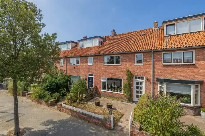 Tussenwoning te koop: Prins Bernhardstraat 37, Zeeheldenbuurt Noordwijk