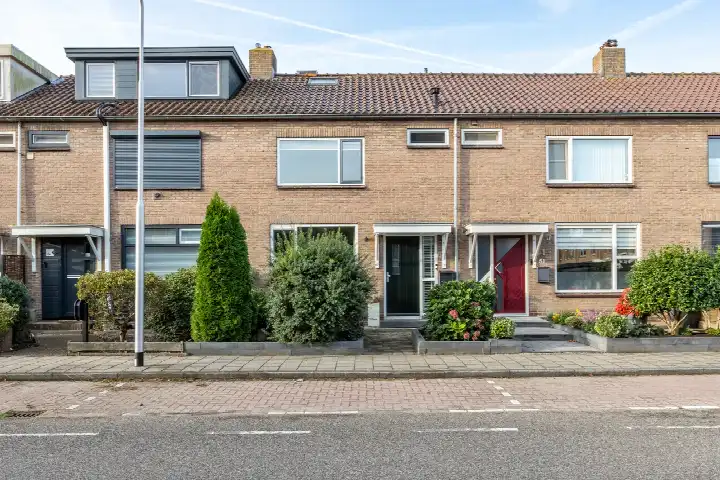 Tussenwoning te koop: Prins Bernhardstraat 53, Kern Moordrecht Moordrecht