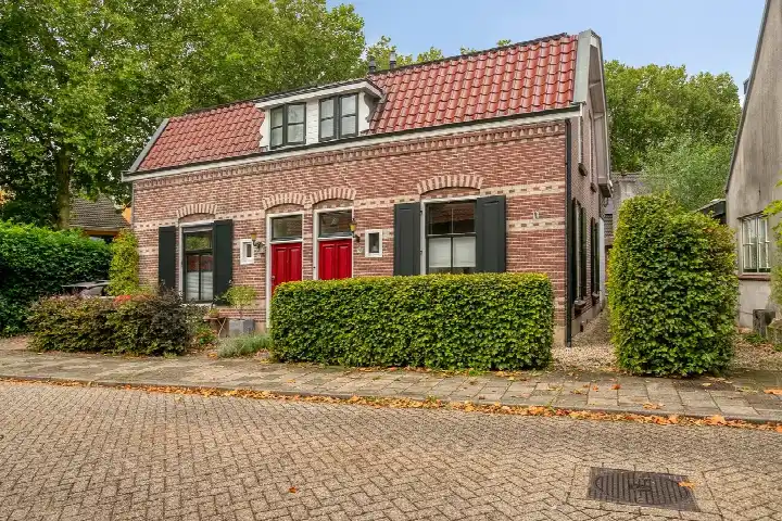 Twee-onder-één-kap te koop: Prins Bernhardweg 19, Oude Dorp Houten