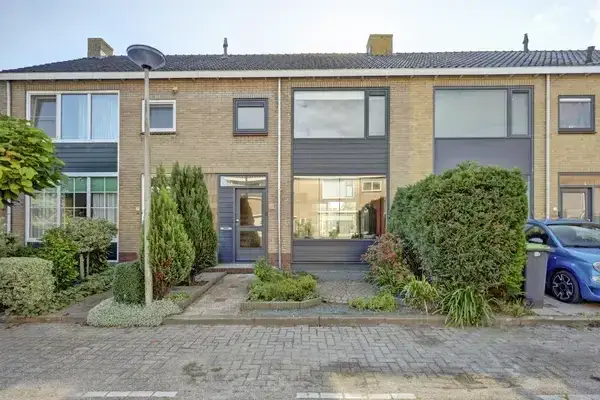 Tussenwoning te koop: Prins Hendriklaan 19, Kern Zuidland Zuidland