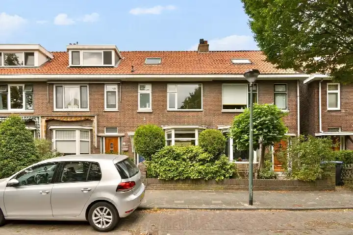 Terraced house for sale: Prins Hendriklaan 49, Oranjebuurt Vlaardingen