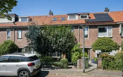 Terraced house for sale: Prins Hendriklaan 99, Oranjebuurt Vlaardingen