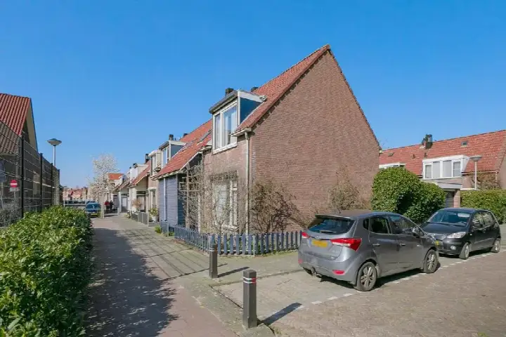Corner house for sale: Prins Hendrikstraat 1, Buitenuitbreiding-West Sliedrecht