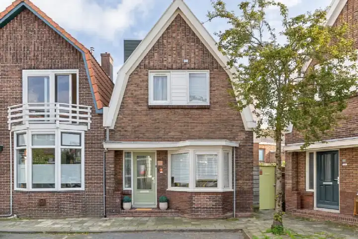 Terraced house for sale: Prins Hendrikstraat 123, Prins Hendrikbuurt Zaandam