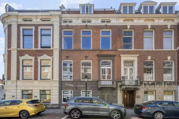 Terraced house for sale: Prins Hendrikstraat 18, Zeeheldenkwartier 'S-Gravenhage