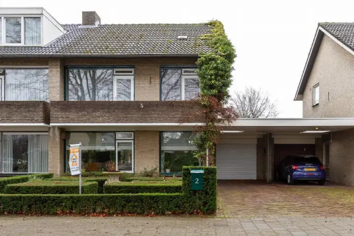 Tussenwoning te koop: Prins Willem-Alexanderplein 2, Langakkers Leende