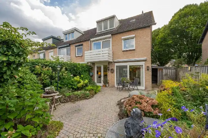 Hoekwoning te koop: Prins Willem-Alexanderplein 30, Elzenpas Tiel