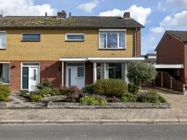 Twee-onder-één-kap te koop: Prins Willem-Alexanderstraat 7, 't Hagelkruis Wehl