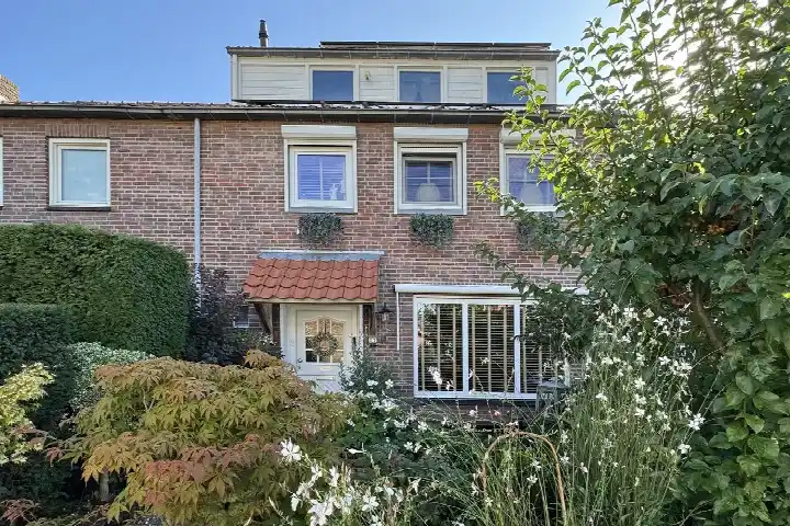 Terraced house for sale: Prins Willemstraat 17, Klundert Klundert
