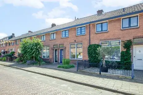 Tussenwoning te koop: Prinsenlaan 75, Bloemen- en Bomenkwartier Woerden