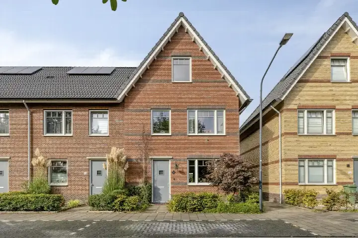 Hoekwoning te koop: Prinses Amaliastraat 18, Oud-West Oosterhout