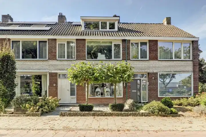Tussenwoning te koop: Prinses Beatrixlaan 122, Oranjewijk Zuid Waddinxveen