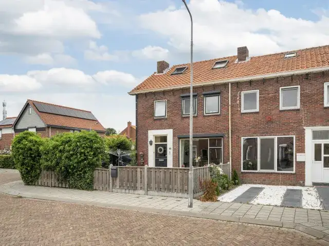 Corner house for sale: Prinses Beatrixstraat 16, Stavenisse Stavenisse