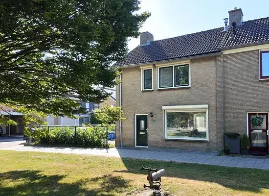 Hoekwoning te koop: Prinses Christinastraat 64, Fijnaart Fijnaart