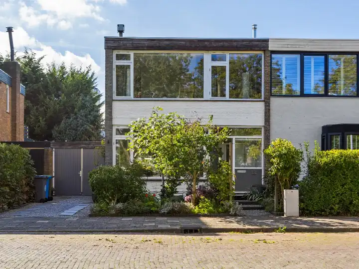 Tussenwoning te koop: Prinses Irenelaan 13, Voorburg Midden noord Voorburg