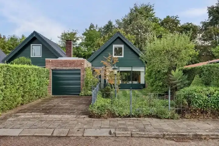 Corner house for sale: Prinses Irenestraat 13, Oud-Beijerland Croonenburghwijk Oud-Beijerland