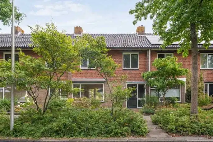 Terraced house for sale: Prinses Irenestraat 16, Veerallee Zwolle