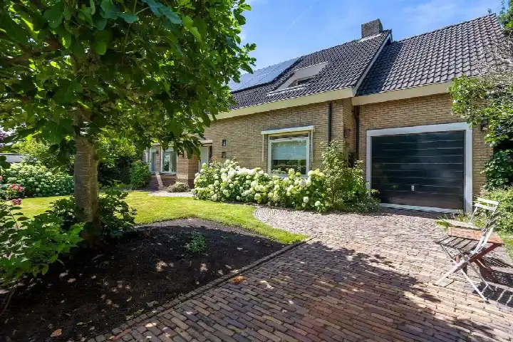 Vrijstaande woning te koop: Prinses Margrietstraat 2, Baambrugge Dorp Baambrugge