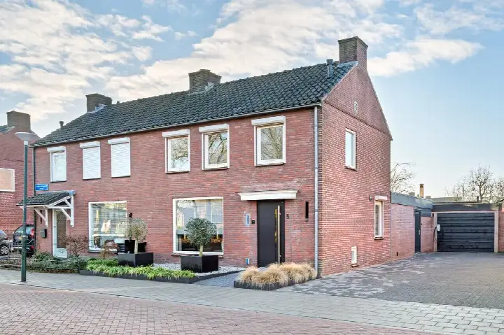 Semi-detached for sale: Prinses Margrietstraat 5, Hoevenbraak Schijndel