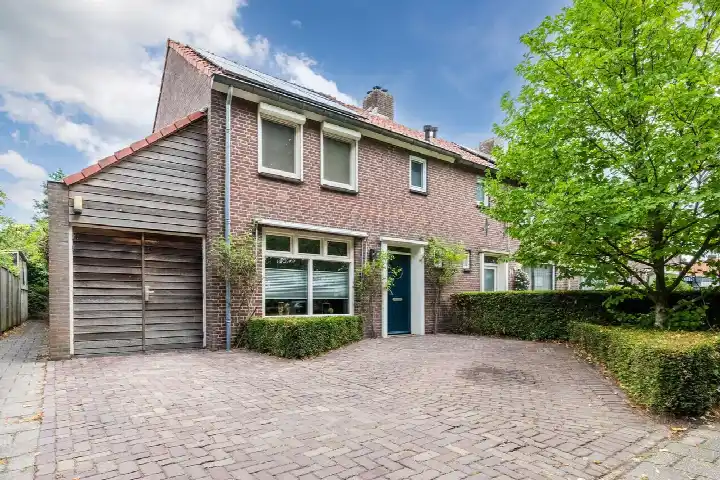 Corner house for sale: Prinses Marijkestraat 91, Dokter A.Hoynck van Papendrechtstraat-Dokter Duchateaustraat Bergeijk
