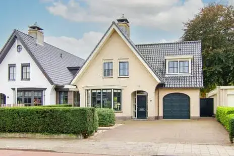 Twee-onder-één-kap te koop: Prinses Irenelaan 22, Oranjebuurt Hillegom