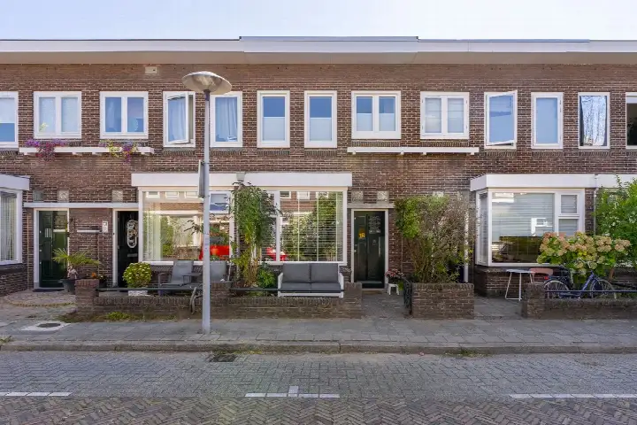 Tussenwoning te koop: Priokstraat 18, Laan van Nieuw-Guinea, Spinozaweg e.o. Utrecht