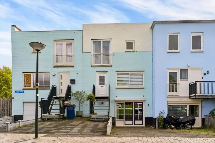Tussenwoning te koop: Prismastraat 24, Regenboogbuurt West Almere