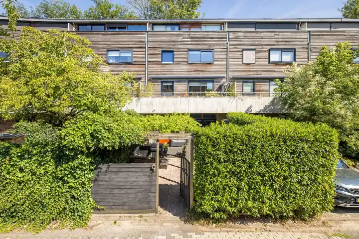 Terraced house for sale: Prof. Fischerlaan 9, Huizingalaan, K. Doormanlaan en omgeving Utrecht