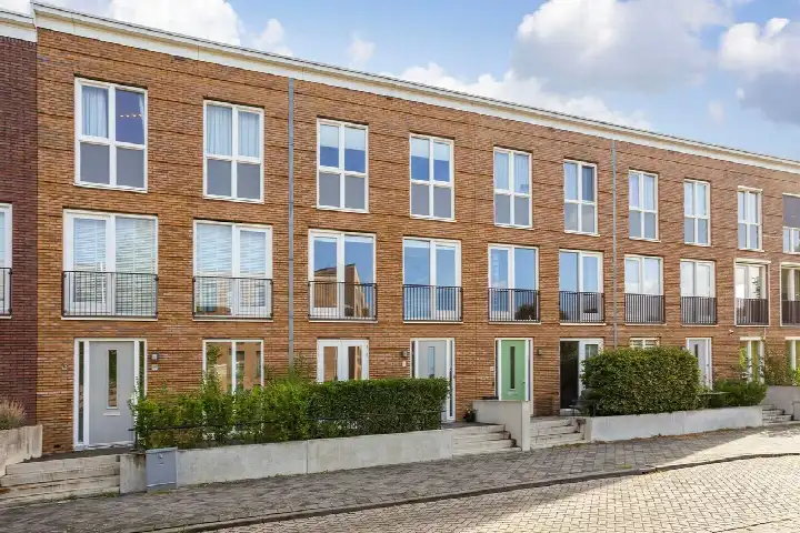 Tussenwoning te koop: Prof. Jan Bronnerlaan 199, Grauwaart Utrecht