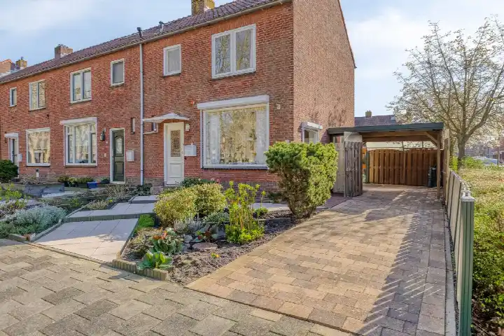 Corner house for sale: Prof. Lorentzlaan 257, Winklerplein-Noord Sliedrecht