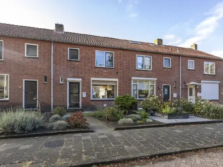 Terraced house for sale: Prof. Lorentzlaan 261, Winklerplein-Noord Sliedrecht