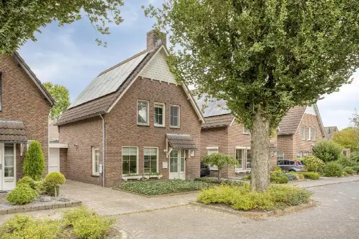 Vrijstaande woning te koop: Prof. van Oijenstraat 10, De Riet Helden Helden