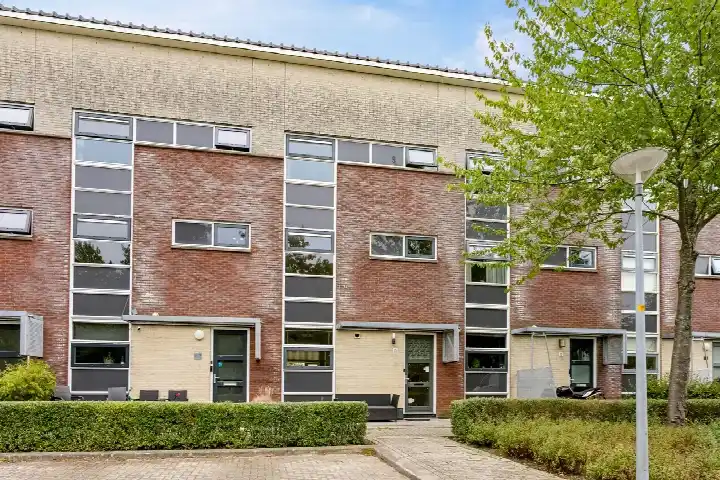 Terraced house for sale: Professor Pigracht 13, Stripheldenbuurt Midden- west Almere