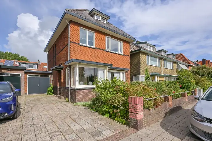 Corner house for sale: Provincialeweg 48, Snuiverbuurt Krommenie