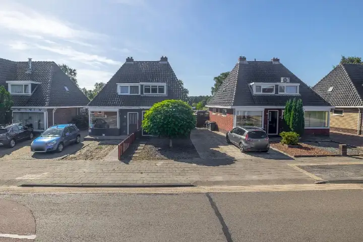 Twee-onder-één-kap te koop: Provincialeweg 67, Heiligerlee Heiligerlee