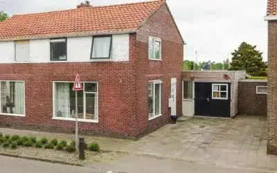 Twee-onder-één-kap te koop: Provincialeweg 82, Doezum Doezum