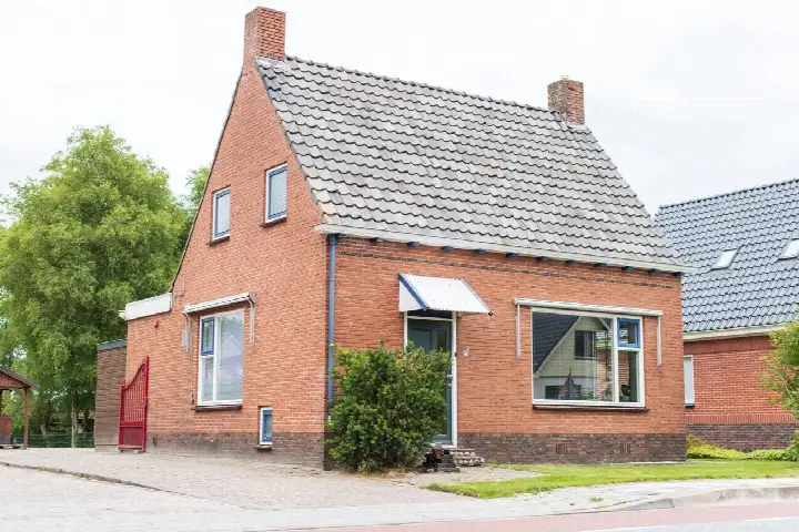 Vrijstaande woning te koop: Provincialeweg 82, Kornhorn Kornhorn