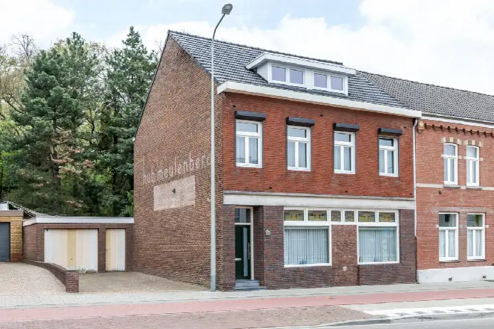 Hoekwoning te koop: Provincialeweg Zuid 124, Oirsbeek Oirsbeek