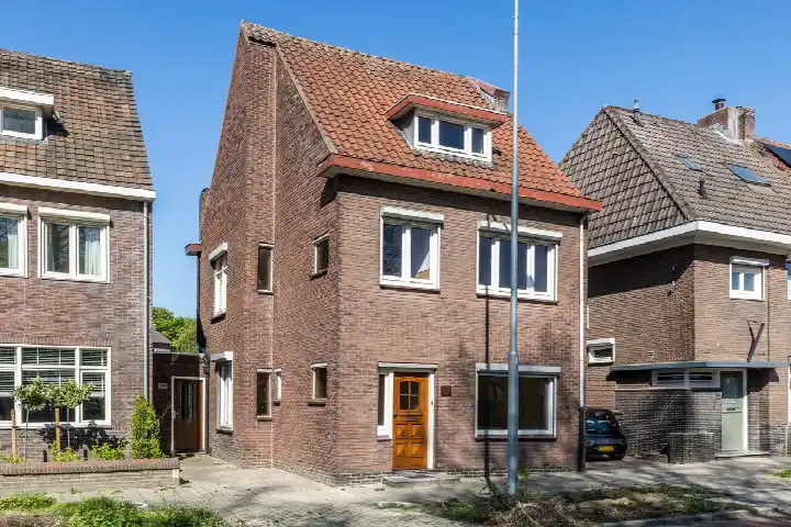 Hoekwoning te koop: Provincialeweg Zuid 17, Oirsbeek Oirsbeek