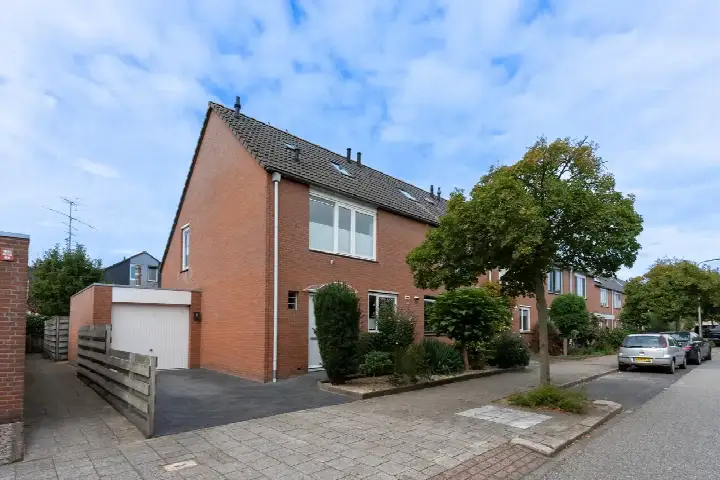 Corner house for sale: Provincieroute 49, Oldenelerlanden-Oost Zwolle