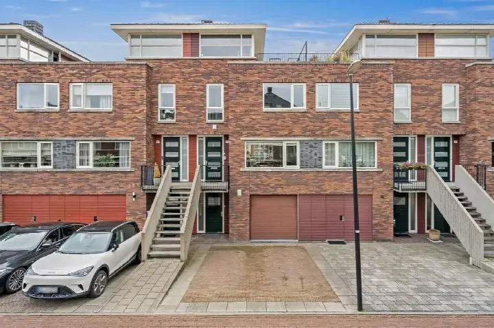 Tussenwoning te koop: Prunuskade 33, Bomenbuurt Rijswijk (Zh)