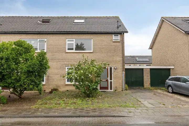 Terraced house for sale: Puccinistraat 12, Zonnemaat Zevenaar