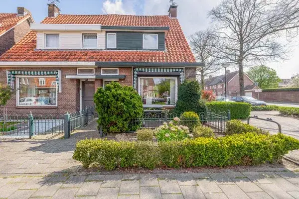Semi-detached for sale: Putstraat 93, Centrum Waalwijk
